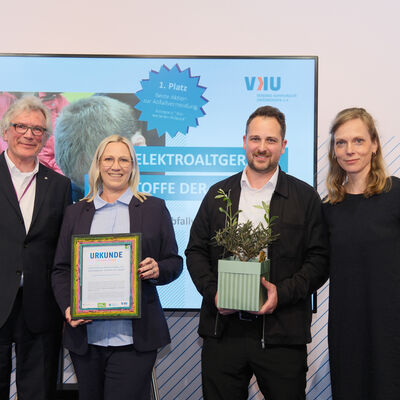 Bild vergr&ouml;&szlig;ern: Bei der Preisverleihung zur �Besten Aktion zur Abfallvermeidung� des VKU wurde die Aktion des BAV Zero Waste Club mit dem ersten Platz ausgezeichnet.