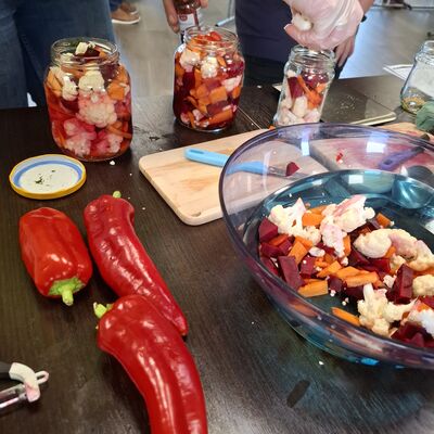 Bild vergr&ouml;&szlig;ern: Einmachen beim Workshop